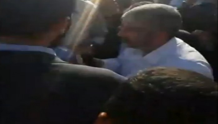 بالفيديو: مشعل يشارك في تشييع والدته بعمّان