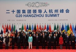 بعد أوباما .. بوتين يتجاهل مصافحة السيسي ويقف بجوار أردوغان (فيديو)