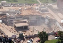 انهيار مبنى في الكيان الصهيوني وتوقعات بحدوث عدة وفيات