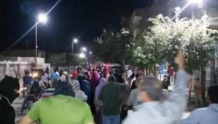 مسيرة ليلية غاضبة تندد بغلاء الأسعار بأبو حماد