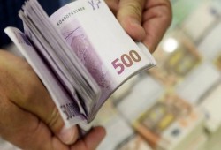 إيطاليا تمنح 500 يورو لكل شاب لإنفاقها "ثقافياً"