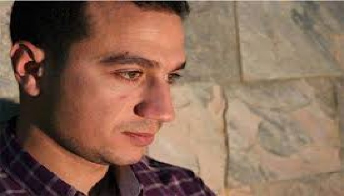الصحفي "محمد العادلي" يعاني من نزيف وأسرته تطالب بسرعة إنقاذه