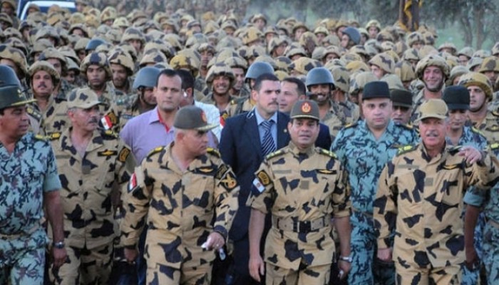 سياسيون: السيسي يدشن دولة الجنرالات بحركة المحافظين