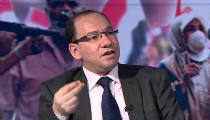 "وائل قنديل" عن "أحمد موسى": تليفزيون برائحة المجاري