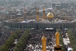 الشيعة : زيارة ضريح الحسين تعادل ألف حجة