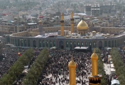 الشيعة : زيارة ضريح الحسين تعادل ألف حجة