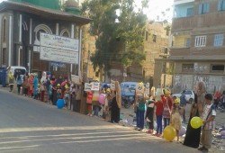 سلسلة بشرية بقرية الخياطة بدمياط لأبناء وأسر المعتقلين