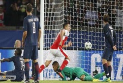 "شكرا كافاني".. أرسنال يهرب بنقطة من سان جيرمان