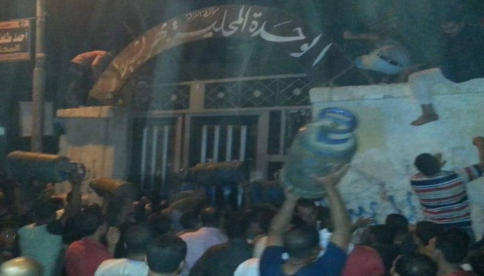 أهالي غاضبون يقتحمون الوحدة المحلية بهربيط بالشرقية بحثا عن"إسطوانة بوتاجاز"