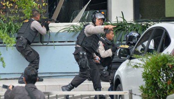 مصرع شخصين وإصابة 13 آخرين فى انفجار على متن عبارة بإندونيسيا