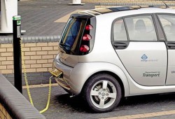 طلاب مصريون يصممون سيارة هجينة تفوز بمسابقة دولية