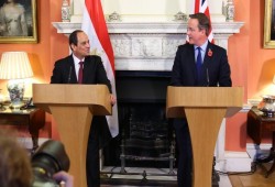 كاتب إنجليزي يكشف كيف دافع "مرسي" عن مقدرات مصر وكيف قدمها الانقلاب لبريطانيا بسخاء