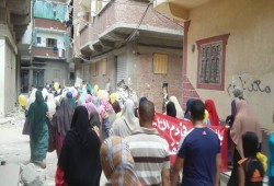 الثوار الاسكندرية يتظاهرون فى جمعه ثوريه جديده بعنوان عيدنا ثورة ايدنا واحده