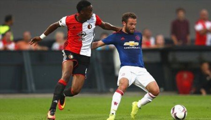 نتائج الدوري الأوروبي اليوم.. هزيمة مانشستر وتعادل لروما في غياب صلاح