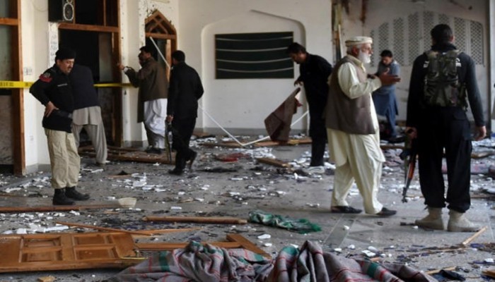مقتل 25 شخصا بتفجير انتحاري في مسجد بباكستان