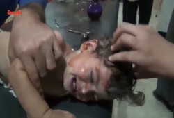 قصف لطائرات النظام وروسيا والمساعدات عالقة بالحدود