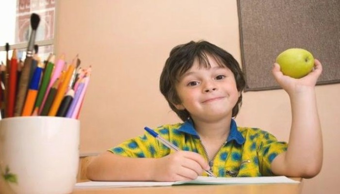 7 أطعمة تحسن من تركيز طفلك في المدرسة