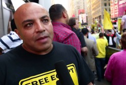 ناشط يكشف كيف هرب السيسي من رافضي الانقلاب بأمريكا