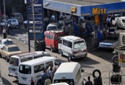 تلبية لشروط صندوق النقد.. "البترول" تعلن رفع أسعار الوقود تدريجيًّا