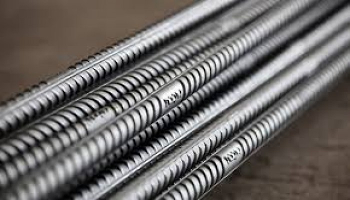 مواد البناء: حديد عز يسجل 6350 جنيهًا للطن.. وإسمنت السويدي 655 جنيهًا