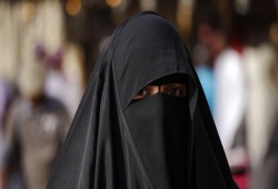 مخالفا للشريعة: برلمان السيسي يبحث حظر ارتداء النقاب ومنح المطلقة نصف ثروة زوجها