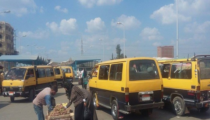 أهالي المحلة يطالبون بحل مشكلة إضراب السائقين ورفع الأجرة