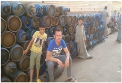 تصاعد أزمة اسطوانات الغاز بأشمون.. ومواطن: بيسرقونا