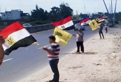 سلسلة بشرية لثوار كفر الدوار ترفع شعار "يسقط حكم العسكر"