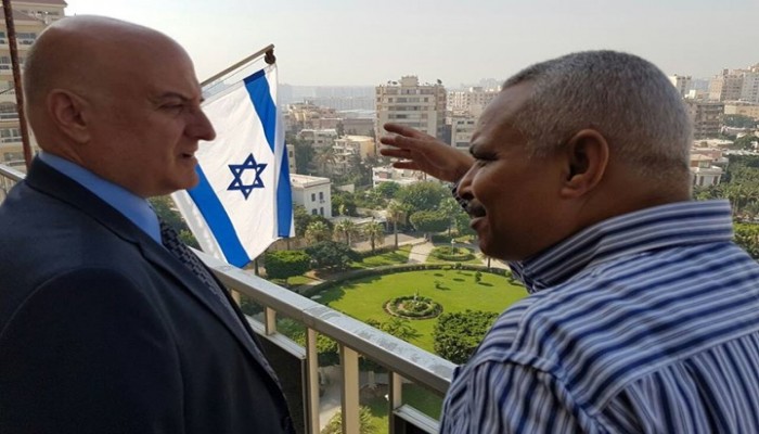 سفير الصهاينة يزور الإسكندرية.. هل يمهد السيسي لنتنياهو؟