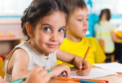 كيف تحمين طفلك من حساسية الجيوب الأنفية في المدرسة؟