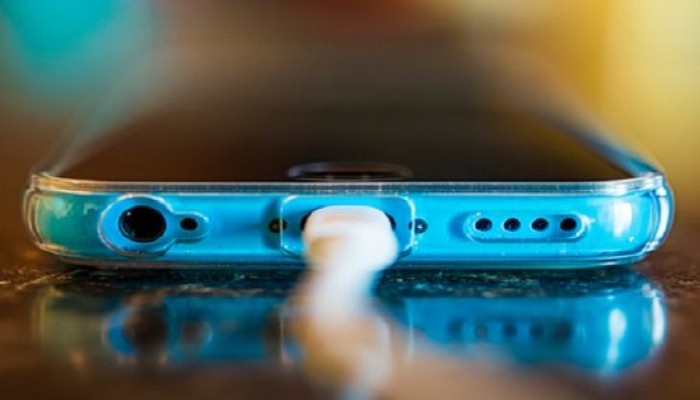 أخطاء الشحن تدمر بطارية الهواتف الذكية