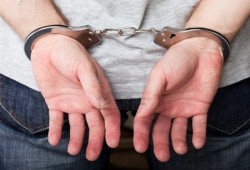 بعد إعتقال أبنائه الإنقلاب يعتقل "مدرس"ويترك أسرته بدون عائل بالحسينية