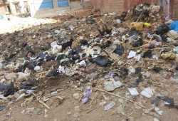 رشيد من الغرق في البحر إلى السباحة في أكوام القمامة