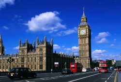 ديلي ميل: معلمة مسلمة تقاضي مدرسة بريطانية