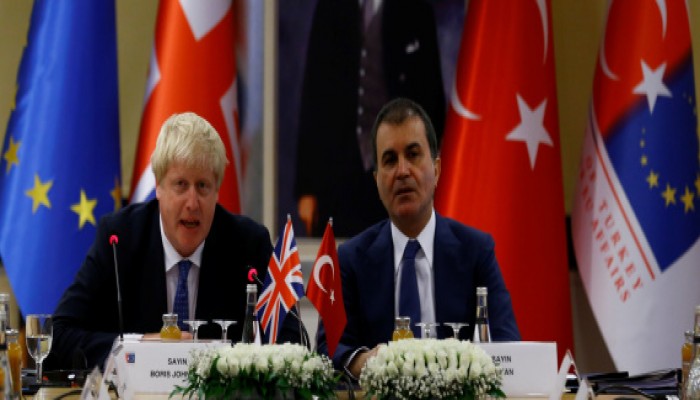 وزير خارجية بريطانيا : "فخور بامتلاكي غسالة ثياب تركية الصنع"