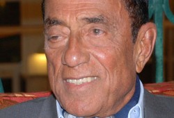 سلطات الانقلاب تطلب من الإنتربول رفع اسم حسين سالم من قائمة التحفظ