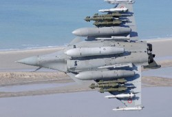 الفارق بين صفقة طائرة "رافال" الفرنسية مع مصر والهند