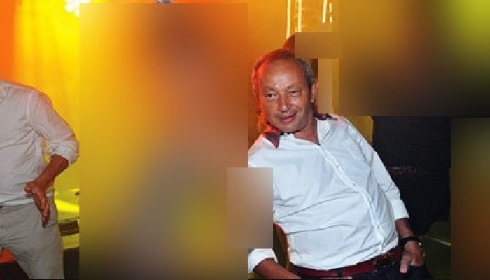 ضرب ساويرس في "كباريه" بأوروبا