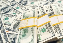 ارتفاع سعر الدولار في السوق السوداء مسجلًا 13.30 جنيهًا للبيع