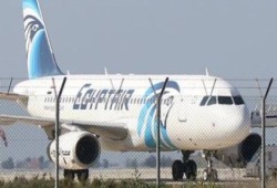 فضيحة : فردي أمن بمصر للطيران سرقا محتويات حقيبة انفجرت في نيويورك