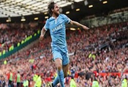 عودة للإحباط.. مانشستر يتعادل مع ستوك ويهدي نقطة تاريخية للضيوف