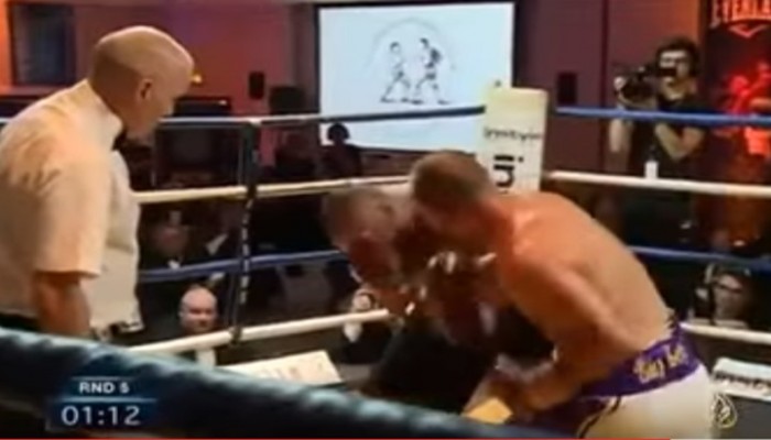 ضربة قاضية تودي بحياة ملاكم إسكتلندي بغلاسكو (فيديو)
