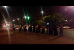 سلسلة بشرية لنساء ضد الانقلاب بالسادس من اكتوبر تندد بغلاء الأسعار