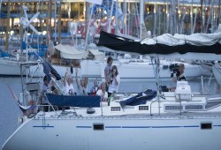 "زيتونة" تقطع نصف المسافة إلى غزة وتنديد بتهديدات الاحتلال لها