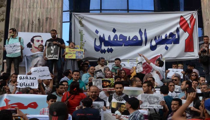 "ميدل إيست آي": ضرب وصعق الصحفيين مستمر في سجون الانقلاب