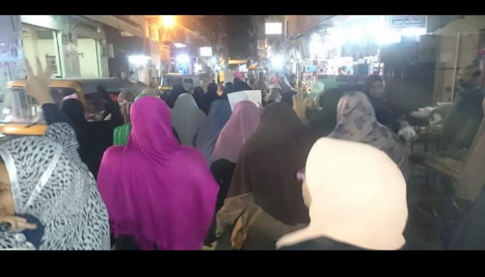 تظاهرة ليلية لثائرات العصافرة تطالب بالقصاص لدماء الشهداء