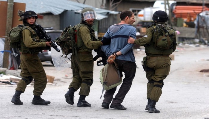 الاحتلال الصهيوني يعتقل 8 فلسطينيين بالضفة والقدس