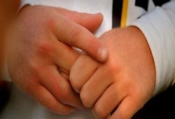 دراسة: فرقعة الأصابع ظاهرة صحية