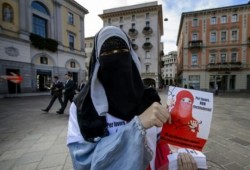 النرويج تعتزم منع النقاب في المدارس والجامعات