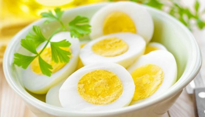 تحسين النظر وبنية عظام الجسم.. 8 فوائد لا تعرفها عن البيض